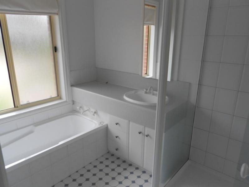 27  Wooding  Ave, Woodcroft SA 5162