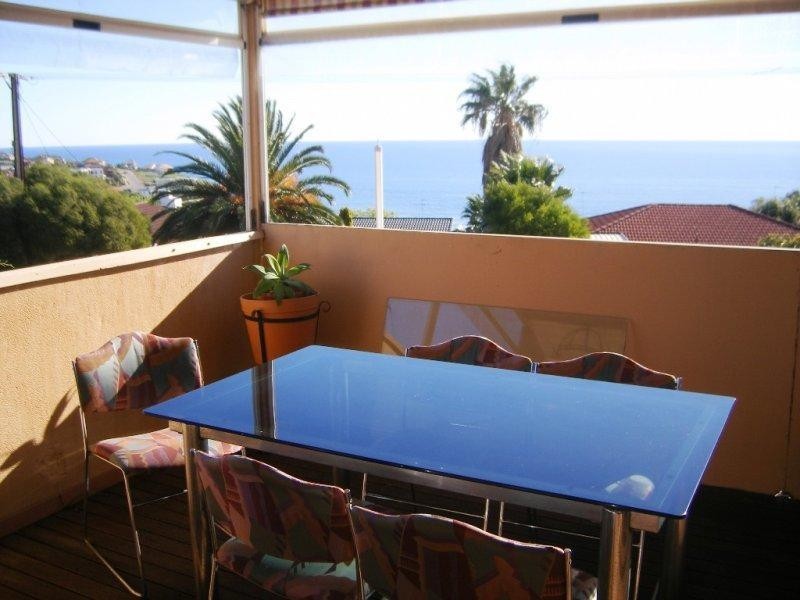 14 St Vincents (Upstairs) Ave, Hallett Cove SA 5158