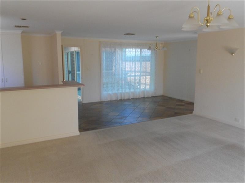 3 Topaz Cl, Woodcroft SA 5162