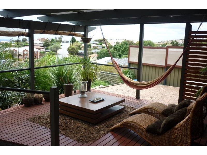 15 Kurrambi Cres, Hallett Cove SA 5158