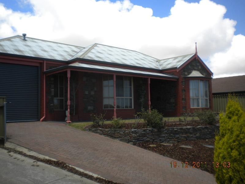 37 Moor Cres, Hallett Cove SA 5158