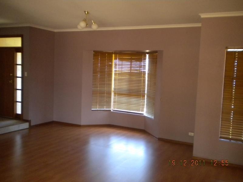 37 Moor Cres, Hallett Cove SA 5158