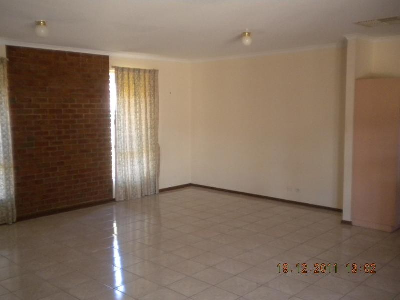 37 Moor Cres, Hallett Cove SA 5158