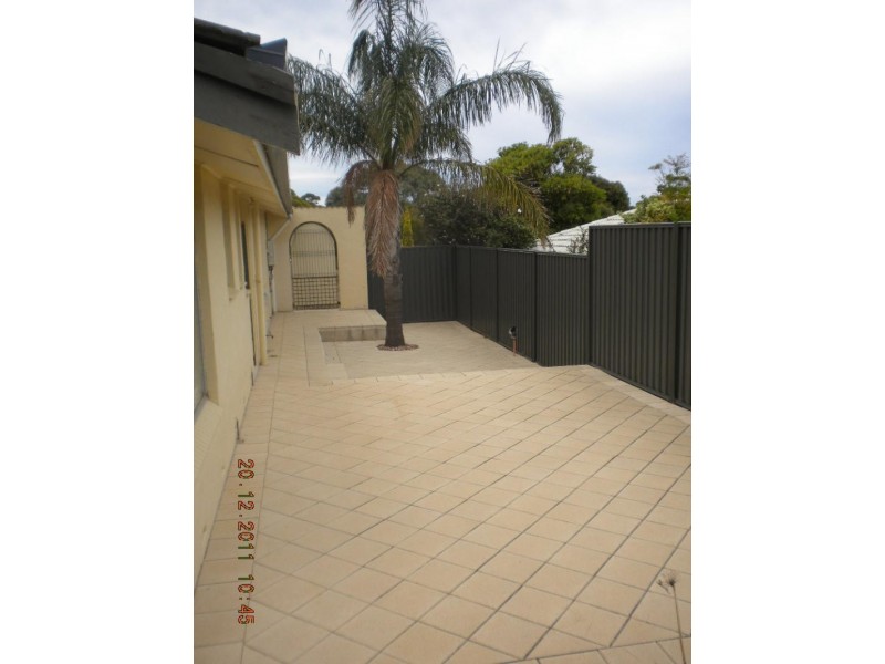 8 Gretel Cres, Hallett Cove SA 5158