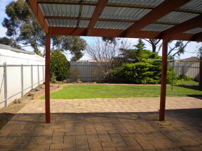 63 Mawson Cct, Woodcroft SA 5162