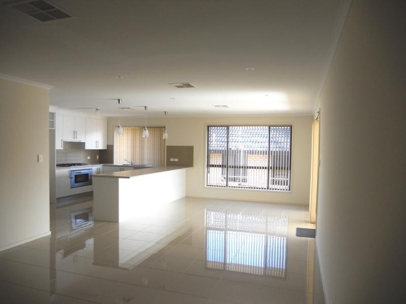 67 Esperance  Bvd, Seaford Rise SA 5169
