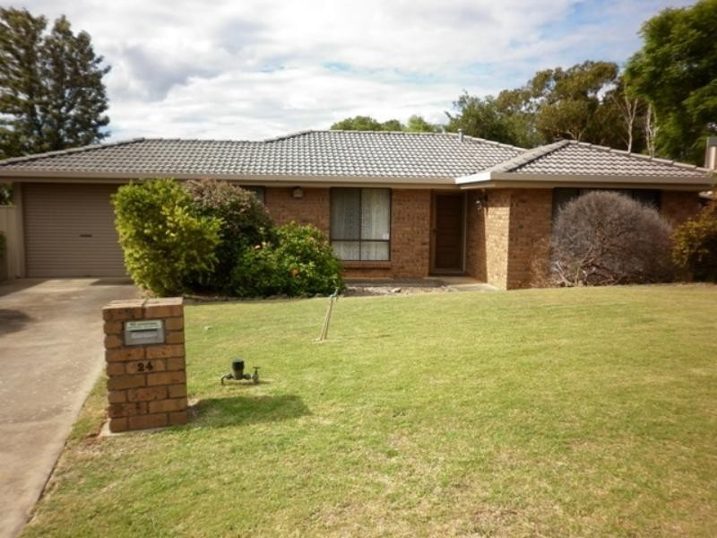 24 Torrens St, Happy Valley SA 5159