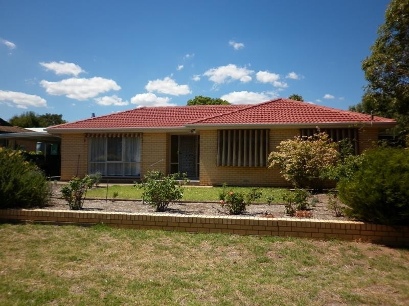 18 Beverley St, Morphett Vale SA 5162