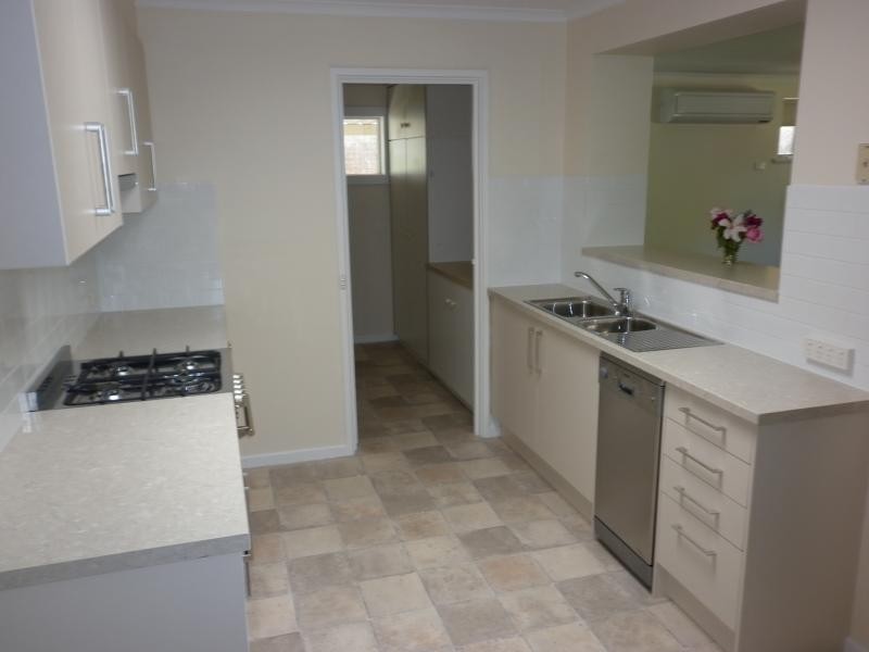 18 Beverley St, Morphett Vale SA 5162