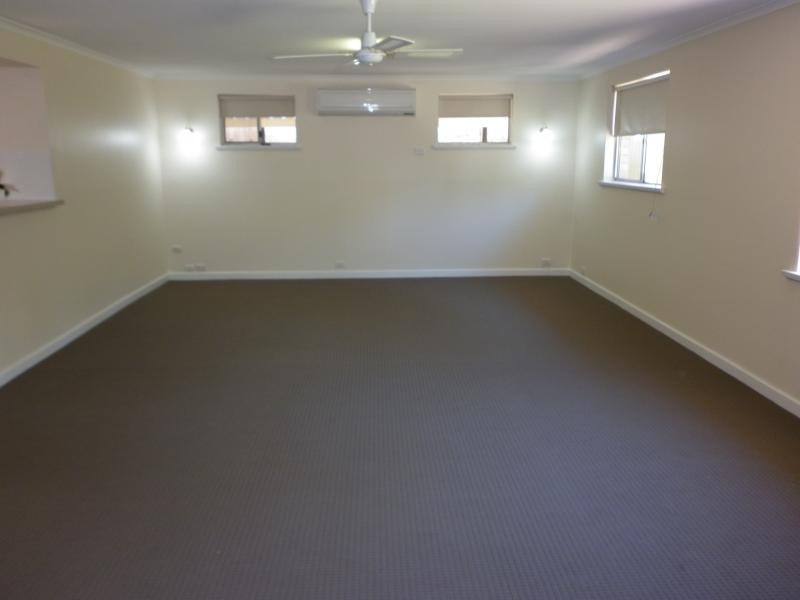 18 Beverley St, Morphett Vale SA 5162