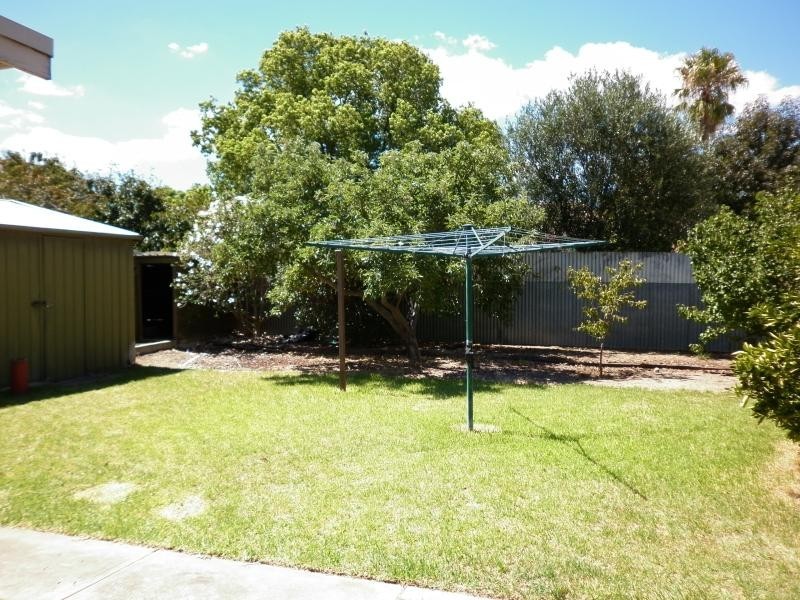 18 Beverley St, Morphett Vale SA 5162