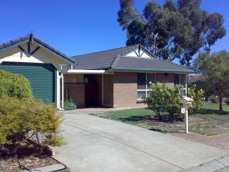 12 Barossa Way, Woodcroft SA 5162