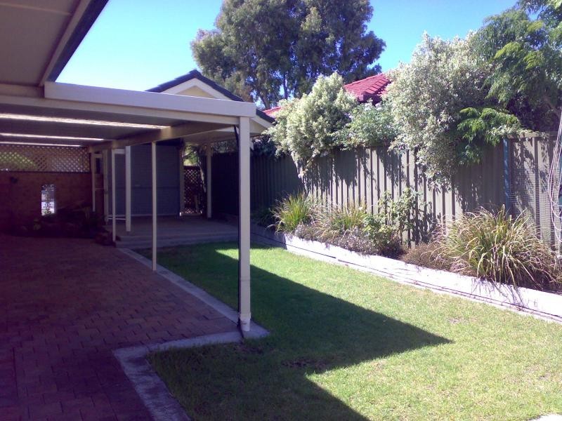 12 Barossa Way, Woodcroft SA 5162