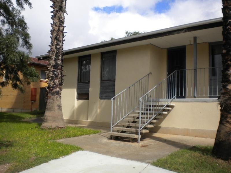 5 Paul  Ct, Christie Downs SA 5164