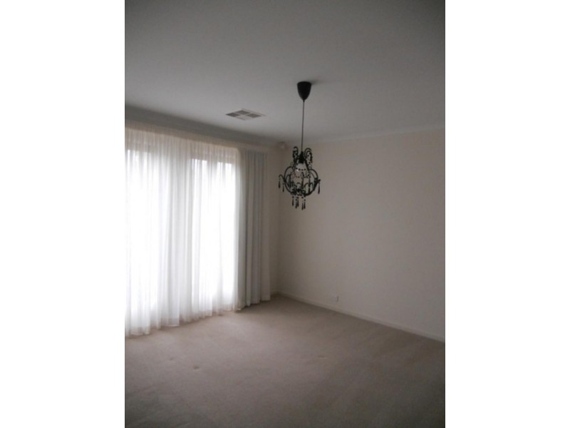 4 Fuschia St, Huntfield Heights SA 5163