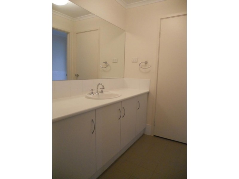 4 Fuschia St, Huntfield Heights SA 5163