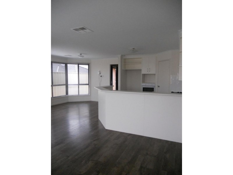4 Fuschia St, Huntfield Heights SA 5163