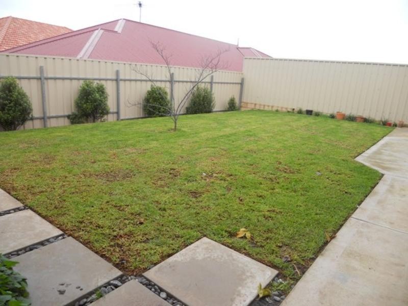4 Fuschia St, Huntfield Heights SA 5163