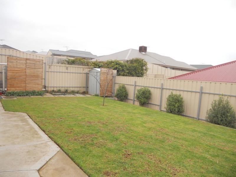 4 Fuschia St, Huntfield Heights SA 5163