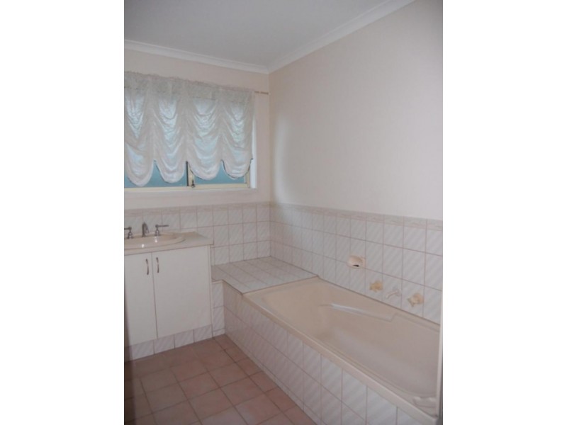 18 Goulding Gr, Noarlunga Downs SA 5168