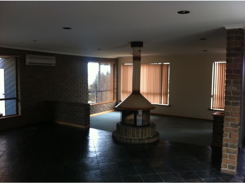 8 Murnada St, Hallett Cove SA 5158