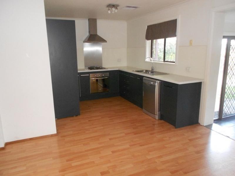 30 Doulton Dr, Trott Park SA 5158