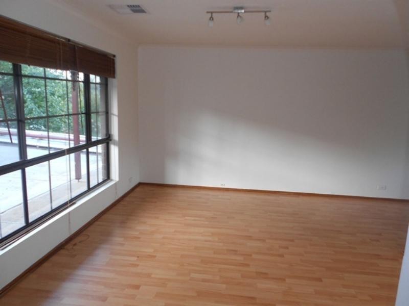 30 Doulton Dr, Trott Park SA 5158