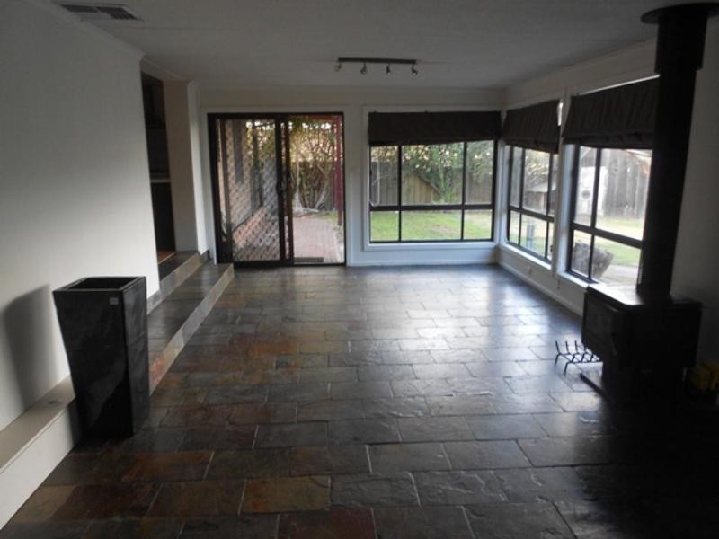 30 Doulton Dr, Trott Park SA 5158