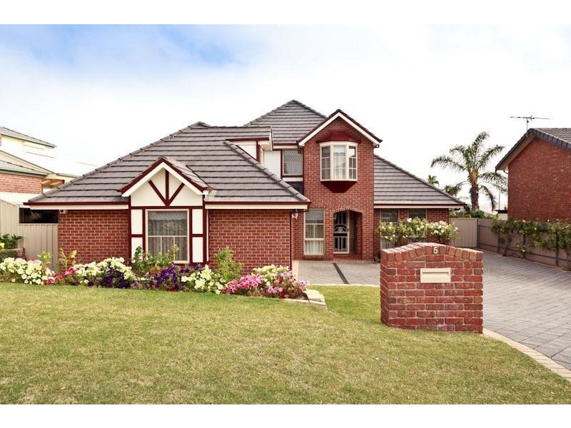 5 Petrel  Cl, Hallett Cove SA 5158