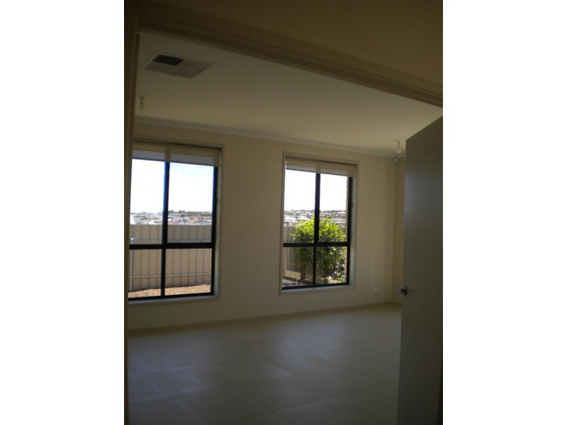 5 Edithburgh Ave, Seaford Rise SA 5169