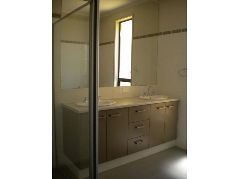 5 Edithburgh Ave, Seaford Rise SA 5169