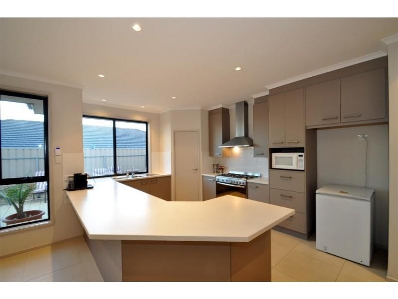 5 Edithburgh Ave, Seaford Rise SA 5169