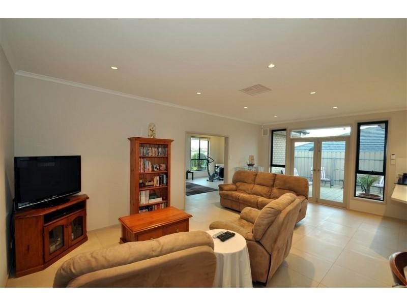 5 Edithburgh Ave, Seaford Rise SA 5169