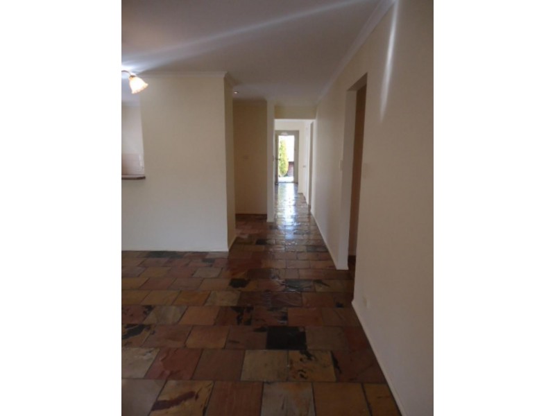 28A Madigan Cres, Woodcroft SA 5162