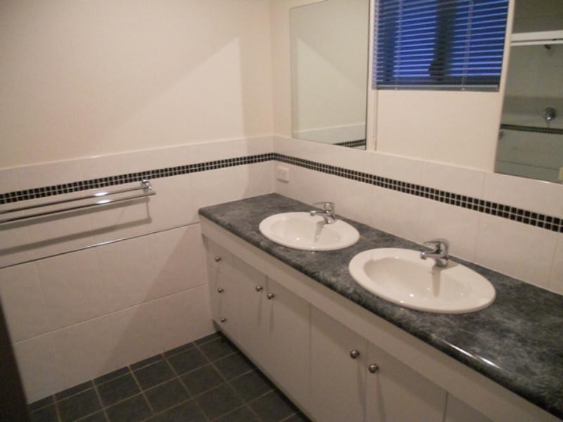 2A St Vincent Ave, Hallett Cove SA 5158