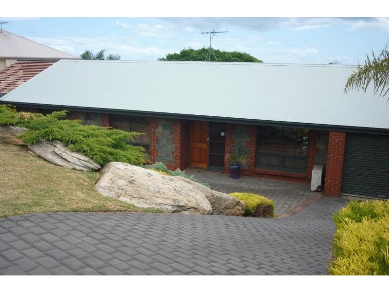 15 Kurrambi Cres, Hallett Cove SA 5158