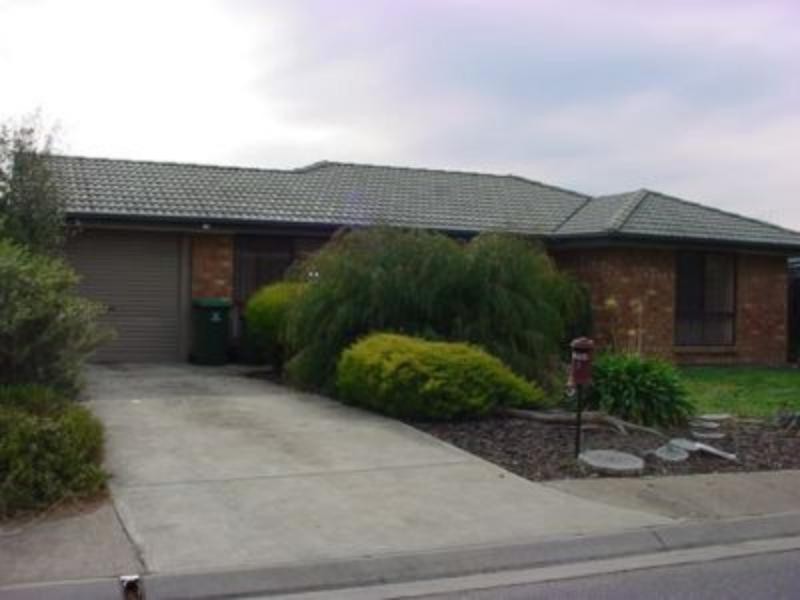 9 Dylan Ct, Woodcroft SA 5162