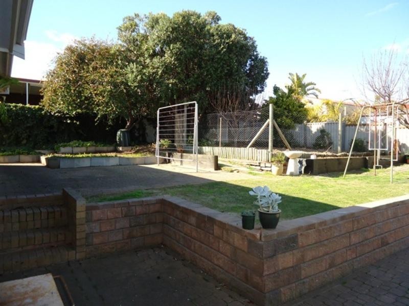 17 Serica St, Hallett Cove SA 5158