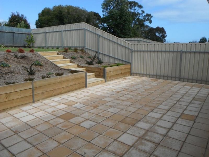 70 Kenihans Rd, Happy Valley SA 5159