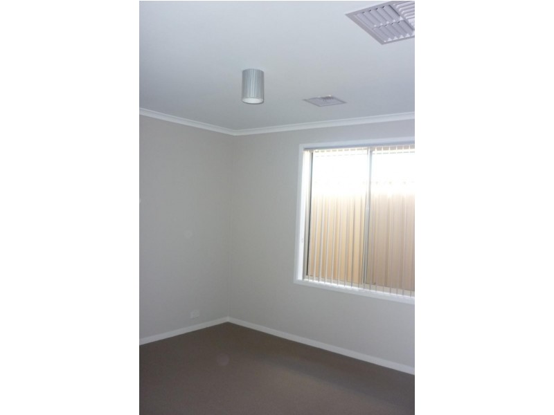 17 Flagpole Rd, Seaford Meadows SA 5169