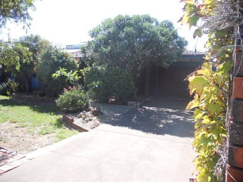 48 Kalgoorlie  Ave, Port Noarlunga South SA 5167