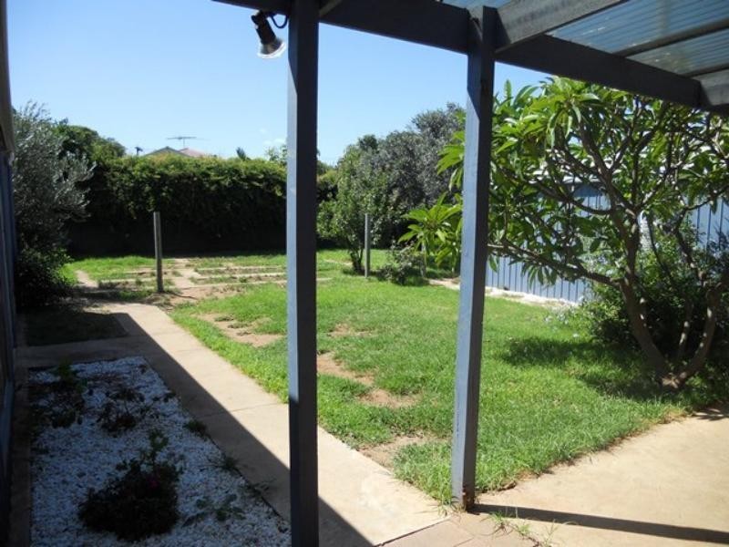 48 Kalgoorlie  Ave, Port Noarlunga South SA 5167