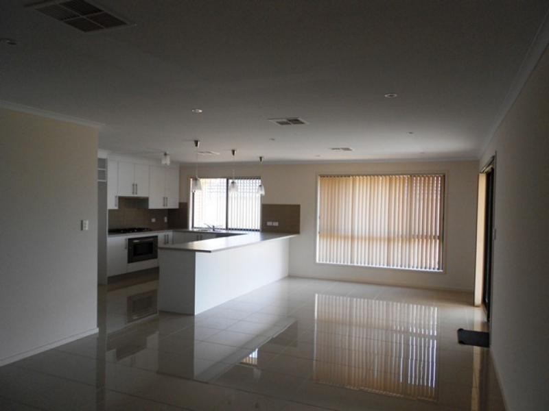 67 Esperance Bvd, Seaford Rise SA 5169