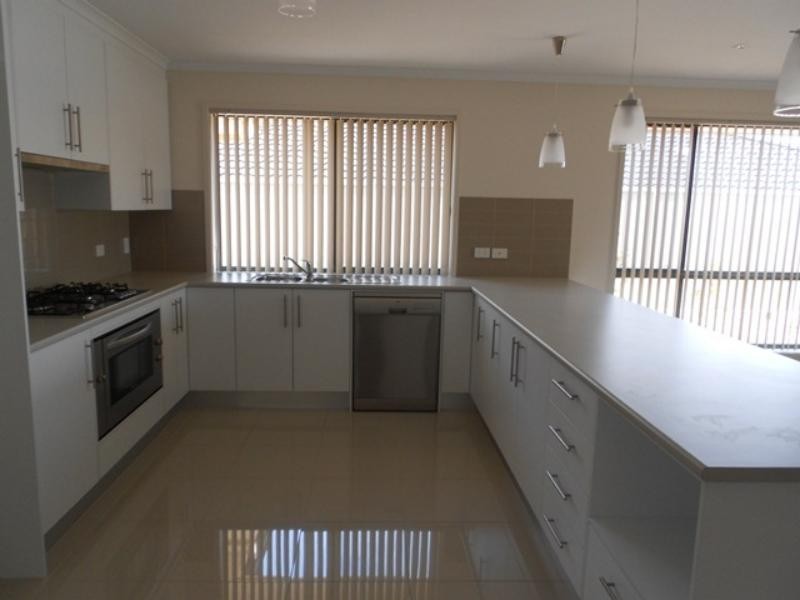 67 Esperance Bvd, Seaford Rise SA 5169