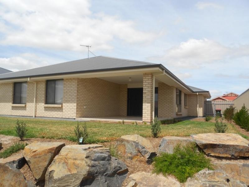 67 Esperance Bvd, Seaford Rise SA 5169