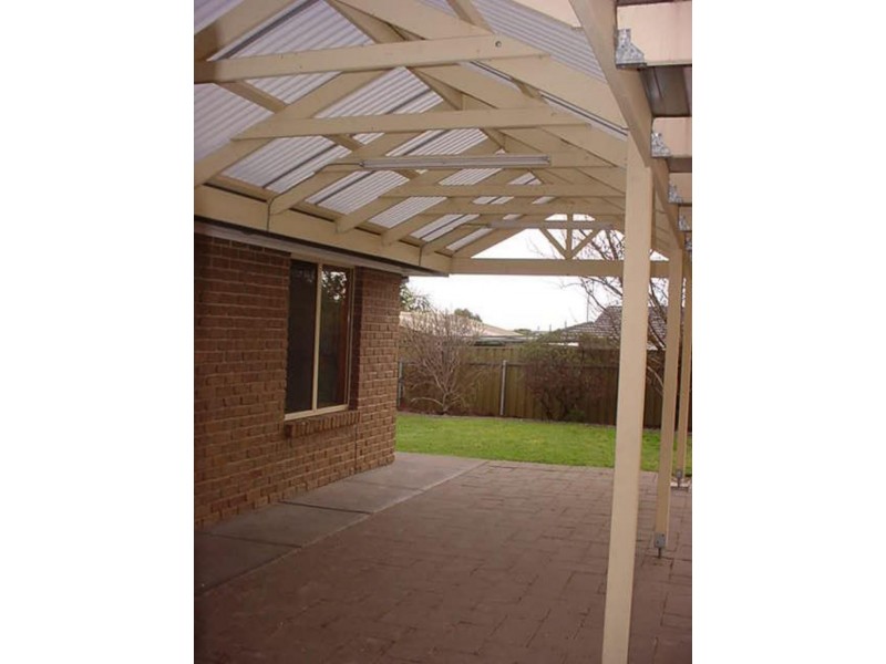 27 Brookland Valley Dr, Woodcroft SA 5162