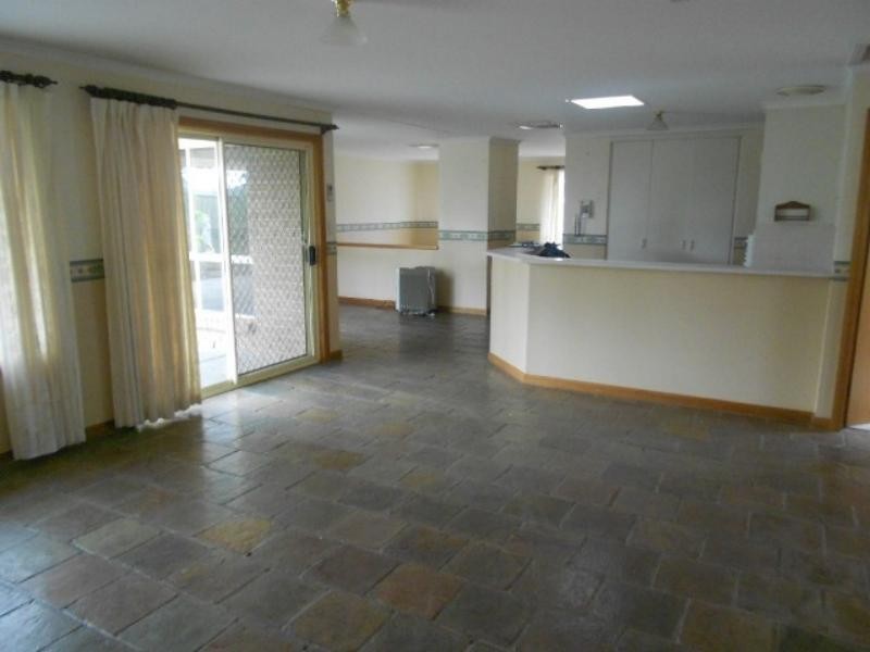 27 Brookland Valley Dr, Woodcroft SA 5162