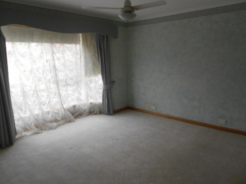 27 Brookland Valley Dr, Woodcroft SA 5162