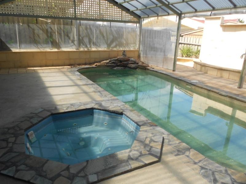 4 Hayford Cres, Morphett Vale SA 5162