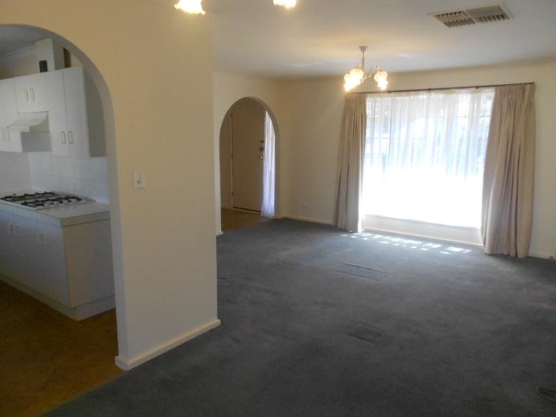 4 Hayford Cres, Morphett Vale SA 5162